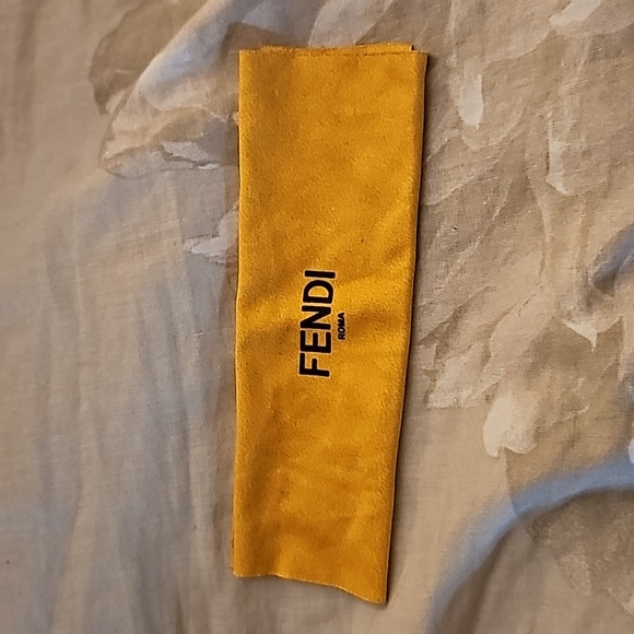 FENDI Women's Sunglasses. Pre-owned - Picture 12 of 12